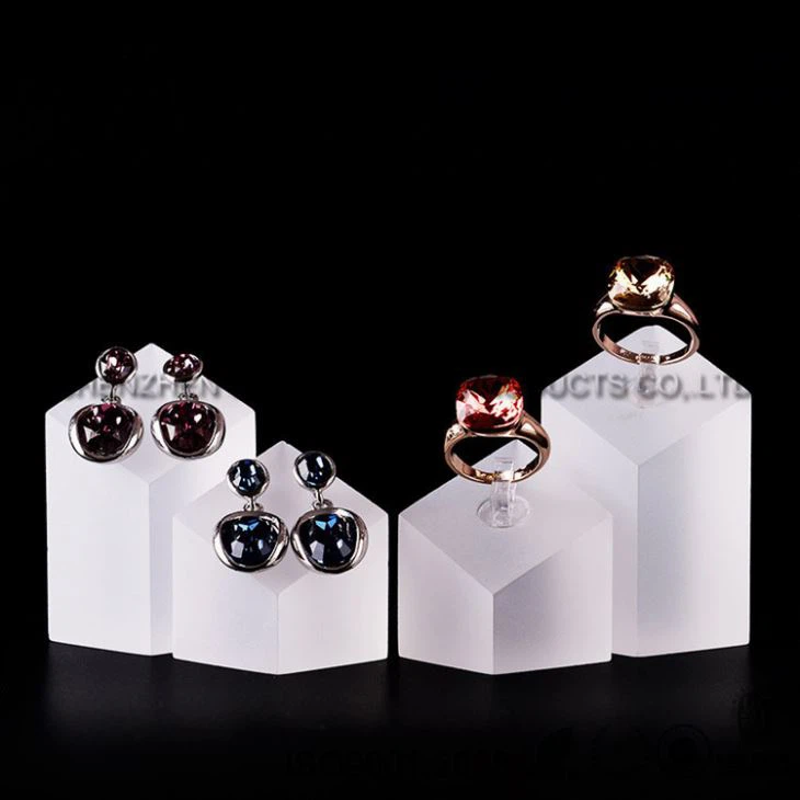 China Supplier Elegant Customized Solid Acrylic Ring Display Block