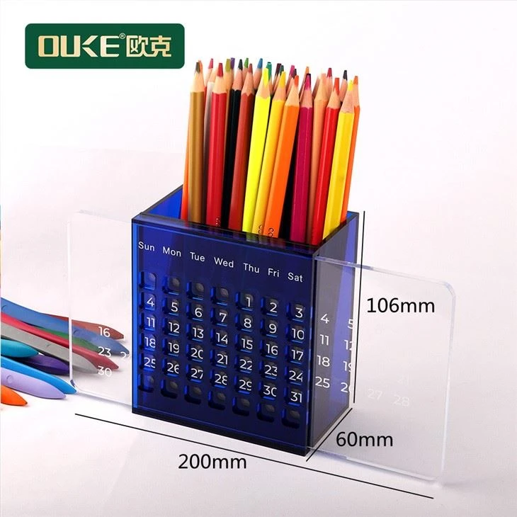 Penyusun Pensil Biru Dengan Kalendar Meja